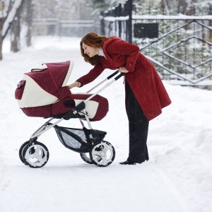 Hiver comment équiper sa poussette pour protéger le bébé du froid