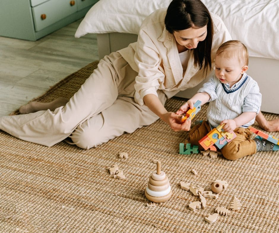 5 jouets recommandés pour les bébés de 0-6 mois et 6-12 mois